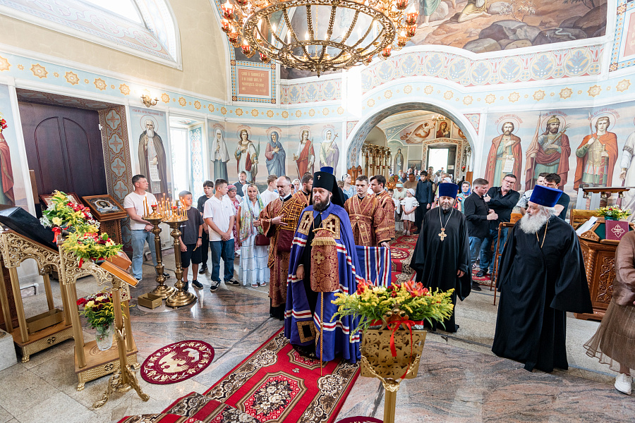 Архиерейское богослужение в Борисо-Глебском храме села Енино г.о. Серпухов
